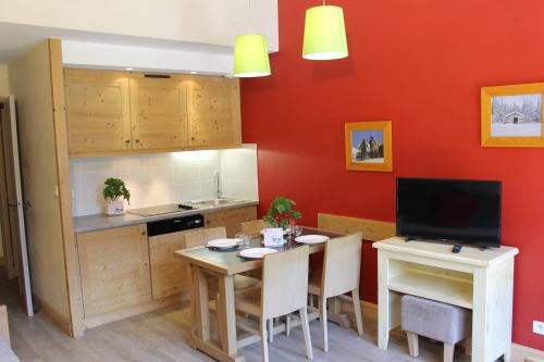 La Perriere Apartment | Résidence Christiana 408 Clés Blanches Courchevel