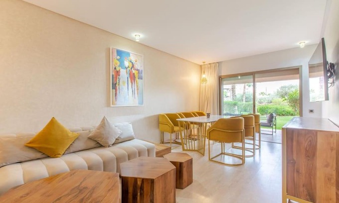 Menara Apartment | Résidence Golfique PJ, jardin, piscine