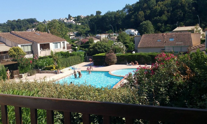Bastide Giraud Apartment | Résidence Provençale 2 Rooms Swimming pool Parking WIFI 2 kms Sea Villeneuve Loubet
