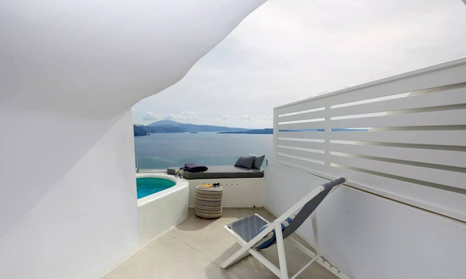 Oia House | R 1169 Diamond Executive Cave Suite with Breakfast, Outdoor Heated Jacuzzi, Wi-Fi & Sea View