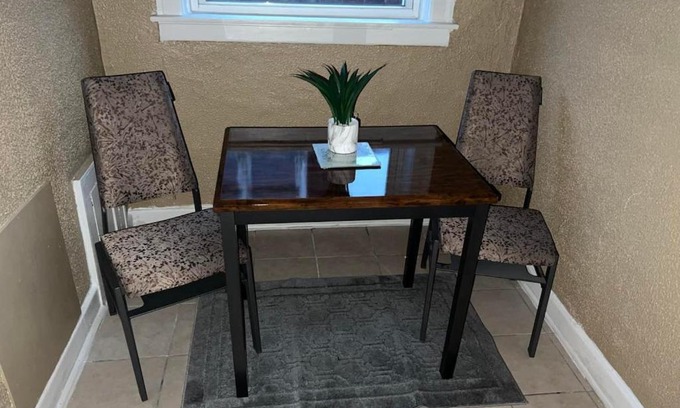 Detroit Apartment | R&R 1BDRM COMFY AND COZY ON OAKMAN BLVD
