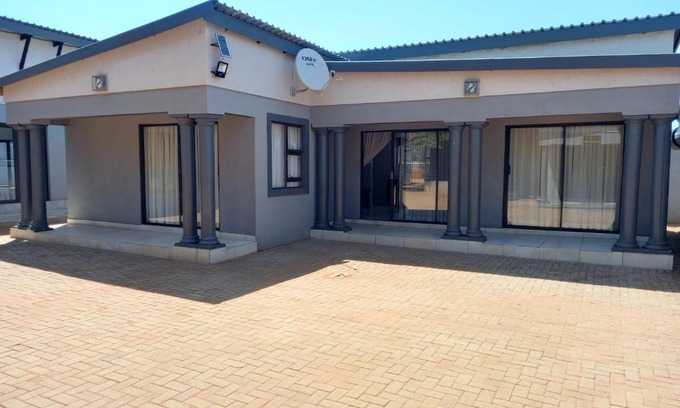 Nkowankowa House | R&R GUEST HOUSE