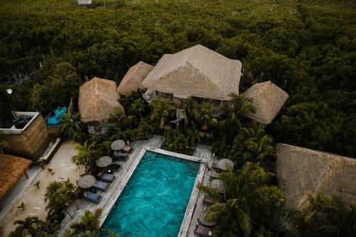 Zona Hotelera Hotel | Radhoo Tulum