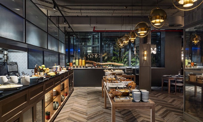 Golden Triangle of Art Hotel | Radisson RED Madrid