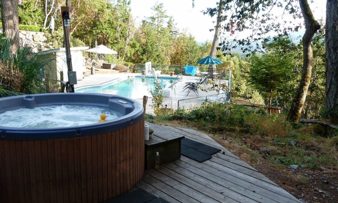 Central Saanich Bed & Breakfast | Rae Leigh Heights BnB