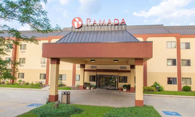 Bolingbrook Hotel | Ramada by Wyndham Bolingbrook