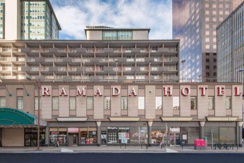 Downtown Calgary Hotel | Ramada Plaza by Wyndham Calgary Downtown