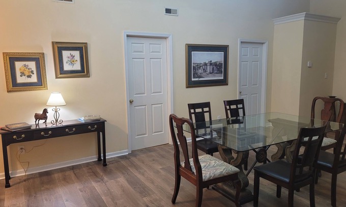 Lexington House | Ranch Style Spacious 3 Bedrooms w/Jacuzzi tub