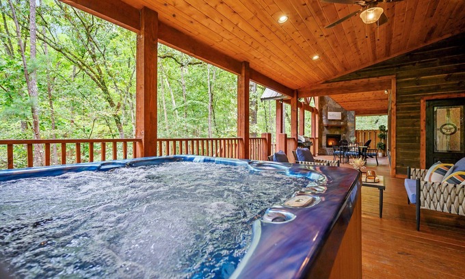 Broken Bow Cabin | Rated Top 10 One Bedroom + No Cabins Behind Property + Private Oversized Deck
