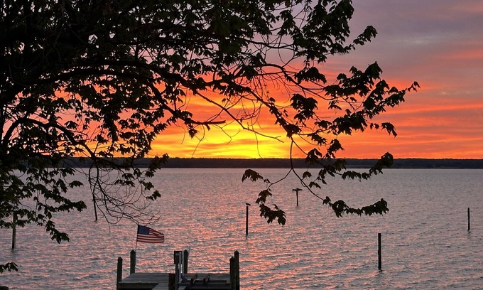 Tappahannock House | RATES REDUCED for winter season. Book your getaway at The River!