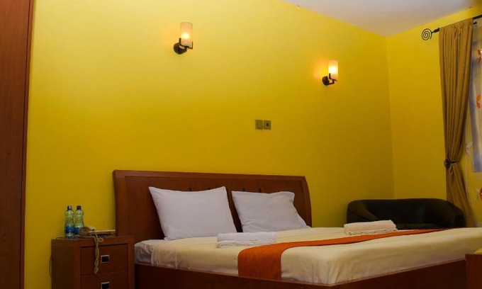 Central Business District Bed & Breakfast | Raya Hotel