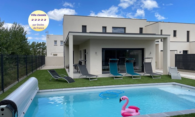 Serignan Villa | Recent 5* villa with swimming pool, 6 minutes walk from the beach!