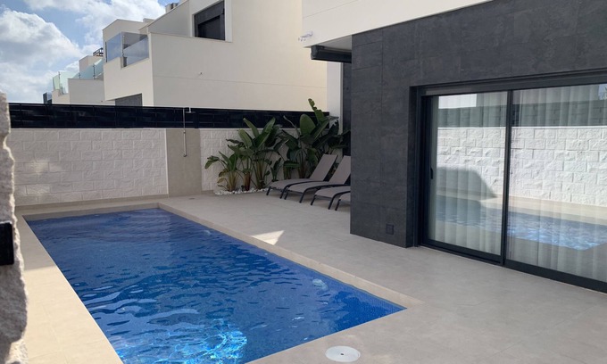 Rojales Villa | Recent Luxurious Villa with Private Pool
