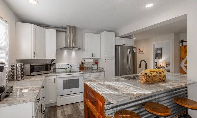 Rehoboth Beach Condo | Recent Upgrades 3BR Pet Friendly Condo w/Parking