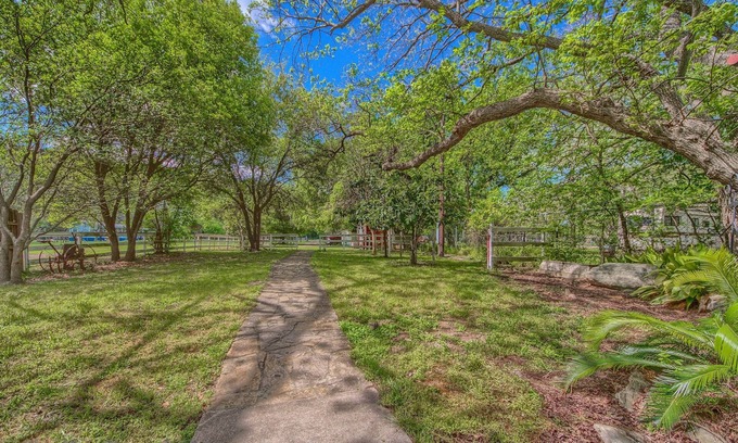 New Braunfels House | Red Barn Rr9122rb 5 Bedroom Home by RedAwning