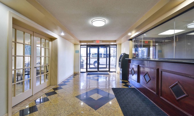 Irvington Hotel | Red Carpet Inn Newark Irvington, NJ
