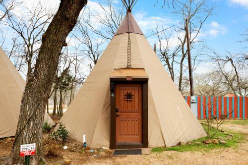 New Braunfels House | Red Cloud - Tipi 4