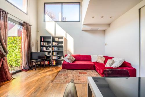 Villapizzone Apartment | RED LOFTY Milano- Loft con parcheggio, comodo per Host Milano 2025, Rho Fiera e Politecnico Bovisa