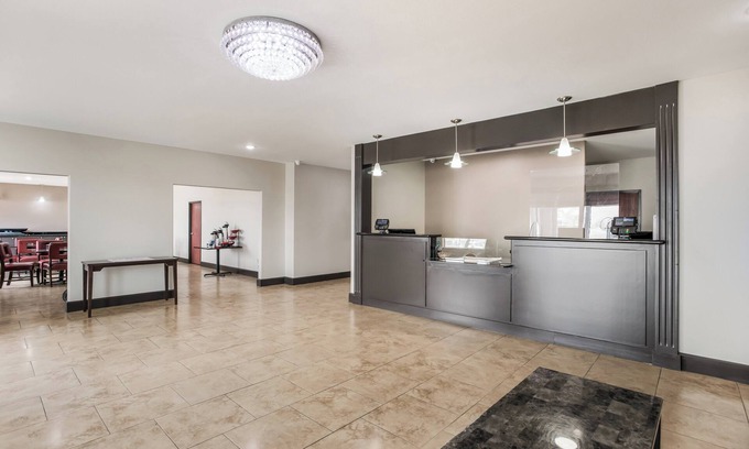 Lake Charles Hotel | Red Roof Inn & Suites Lake Charles