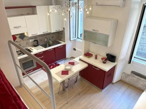Barriera Vecchia-San Giacomo Apartment | Red Velvet