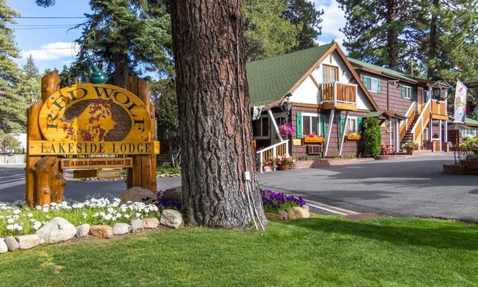 Tahoya Shores Apartment | Red Wolf Lakeside Lodge Studio Sleeps 2