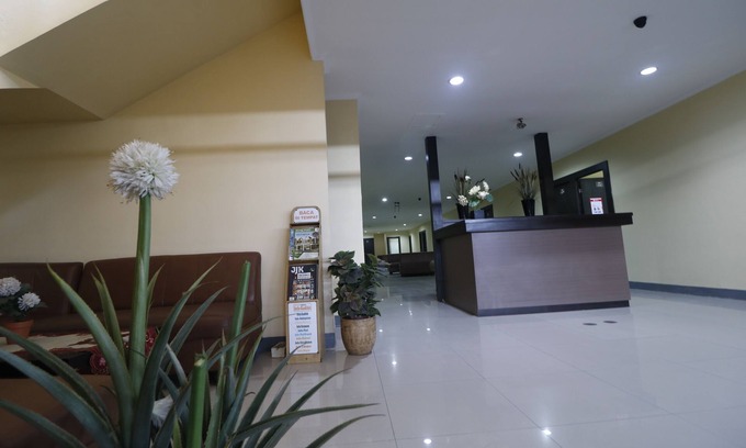 Tanjung Priok Hotel | RedDoorz near ITC Cempaka Mas