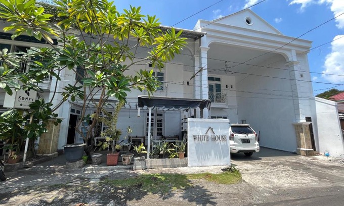 Manado City Centre Hotel | RedDoorz near Kantor Walikota Manado