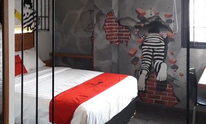 Bandung Hotel | RedDoorz Plus @ Doorman Guest House