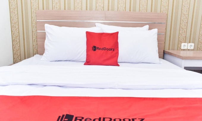 Klojen House | RedDoorz Plus near Malang Town Square