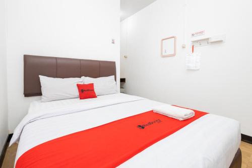Tanjungsari Hotel | RedDoorz @ Tanjung Sari Surabaya