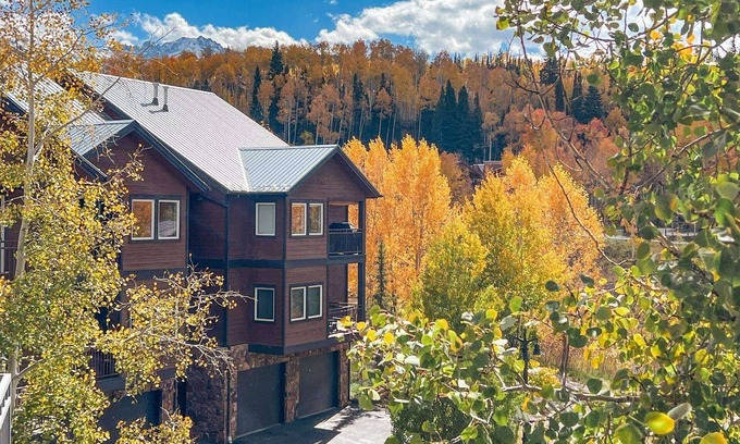 Mountain Village Condo | Reduced Rates! Sleeps 8 - Year Round Easy Trail Access - Mountain Views - 2 Level End Unit - Garage