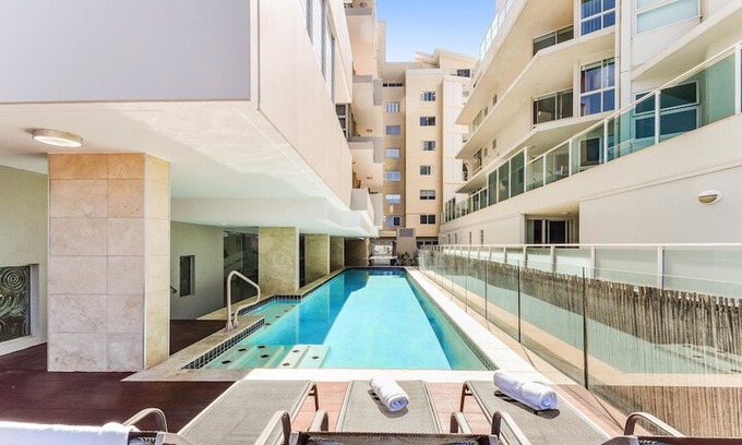 Redcliffe Hotel | Redvue Apartments
