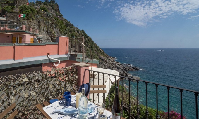 Vernazza Apartment | Refilea Sea View Tower Villa