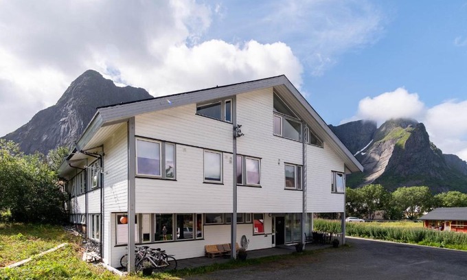Reine Hostel | Reine Basecamp - Apartments & Rooms
