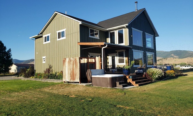 Plains House | Relax and make magical memories at Our Riverfront Retreat!