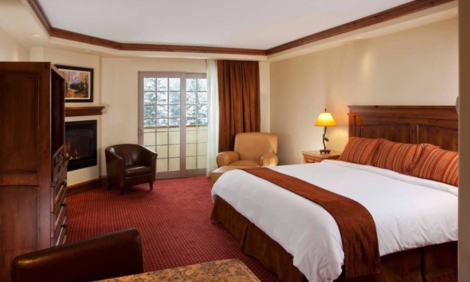 Vail Hotel | Relax and Recharge! Mountain View Near Gondola One w/Hot Tub