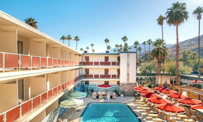 Palm Springs Hotel | Relax in Style | 4 Palm Springs Rooms w/Scenic Mountain View | Parking | Pool