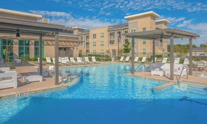 Addicks Apartment | Relax in this Cozy 2BR in the Heart of Houston w/ a Pool