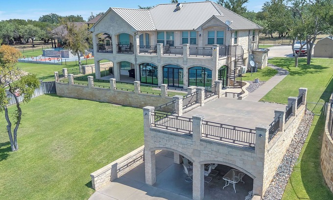 Graford House | Relax, Unwind & Dockside Dine by the Lake