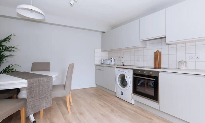 The Liberties Apartment | Relaxing 1BD Flat With a Roof Terrace - Portobello
