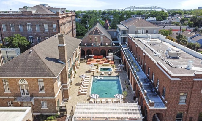 New Orleans Hotel | Relaxing 2BR Suite in NOLA’s Famous Neighborhoods