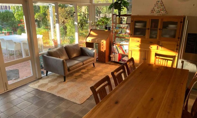 Claremont House | Relaxing 3 Bedroom Apartment in Perth
