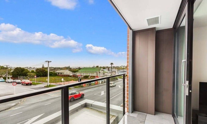 Mount Eden Apartment | Relaxing Apt. Steps from Eden Park | Zodiak Stays