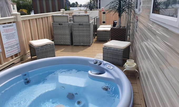 Tattershall Resort | Relaxing Breaks with Hot tub at Tattershal lakes 3 Bedroom