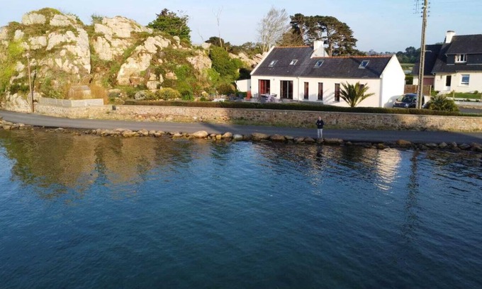 Penvenan House | Relaxing, Calm, Breathtaking Sea View 2 m from the water, Small Typical Breton Port