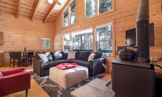 Breckenridge Cabin | Relaxing Forest Retreat with a Private Hot Tub