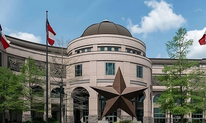 Austin Hotel | Relaxing Getaway! Swimming Pool, FREE Parking, Near LBJ Presidential Library!