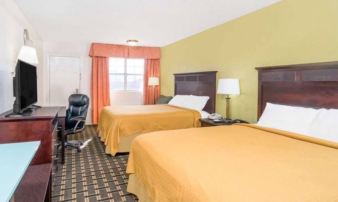 Lookout Valley Neighborhood Association Resort | Relaxing Hideaway! Free Parking, Pets Allowed, Minutes from Chattanooga Zoo!