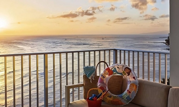 Waikiki Resort | Relaxing Hideaway! Pets Allowed, Oceanfront, 2 Pools, 2 Restaurants and Pools