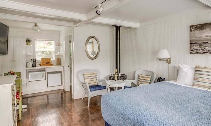 Downtown Cannon Beach Hotel | Relaxing McBee Cottage - Classic Queen Unit at Cannon Beach Hotel Collection!